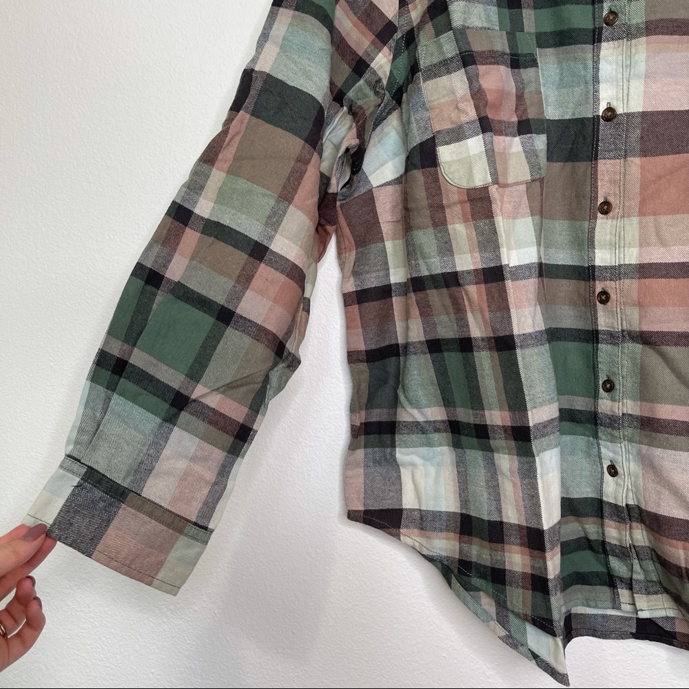 Universal Thread Sage Green Grid Plaid Button Down Shirt Shacket - Picture 4 of 10